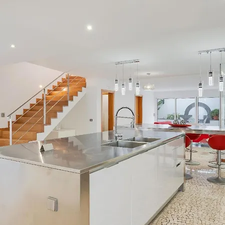 Ferienhaus Fuer 6 Personen Und 2 Kinder In Funchal, Madeira Und Umgebung Holiday home *